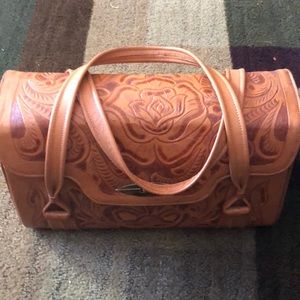 💥 Avelar’s  Mexican tooled leather purse 👜